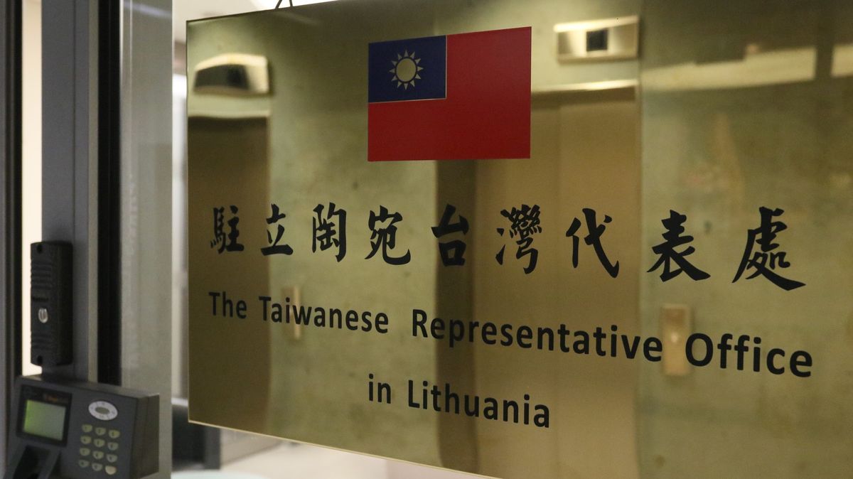 Čína snížila vztahy s Litvou na úroveň chargé d´affaires